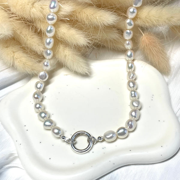 CL116 Collana in argento con perle di fiume con moschettone porta ciondoli a scelta