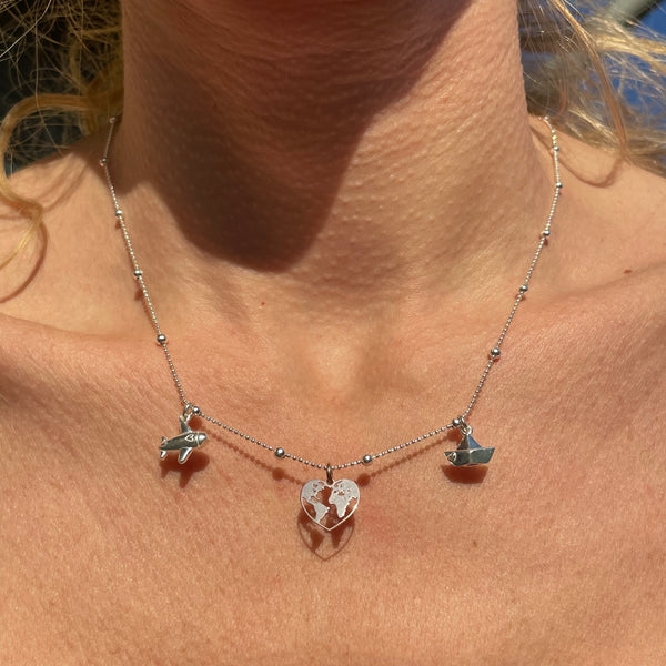 CL0136 Collana viaggi palline alternate in argento con aereo, barca e mondo pendenti