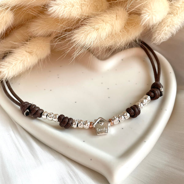 CL121 Collana con cordino cerato granelli e casina Family