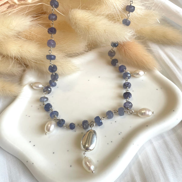 CL112 Collana rosario in argento con rondelle di tanzanite e perle