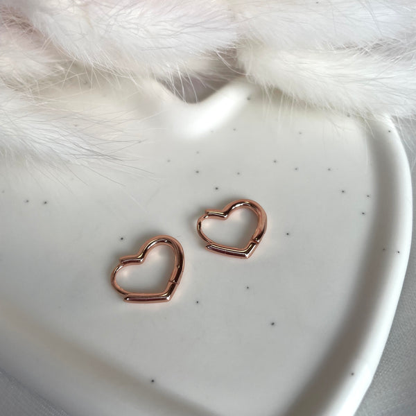 O013 Orecchini anelle a forma di cuore rosato