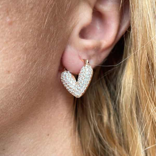 O011 Orecchini con cuore argentato o rosato con zirconi