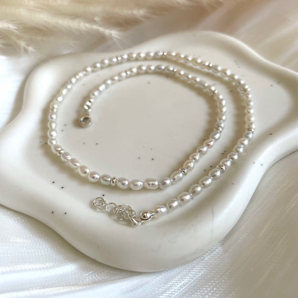 CL013 Collana con perle vere chicchi di riso e rondelline argento