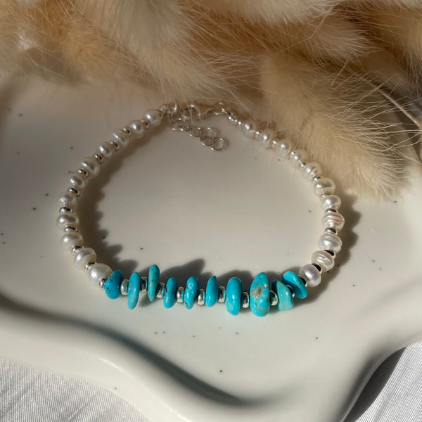 B0181 Bracciale con perle di fiume, rondelle argento e chips di turchese