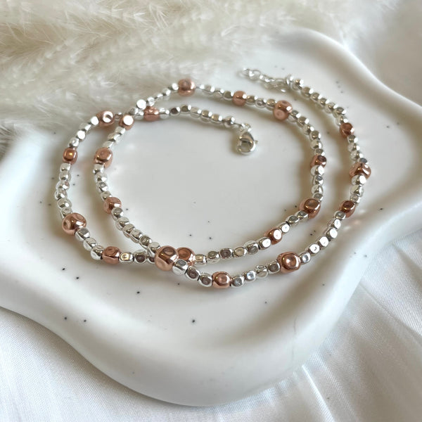 CL0182 Collana argento con pepite mini alternate a pepite di diverse dimensioni dorate, rosate o argentate