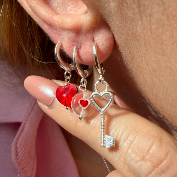 O0016 Mono orecchino anellina tema San Valentino