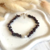 B0180 Bracciale argento con chips di granato e perla centrale