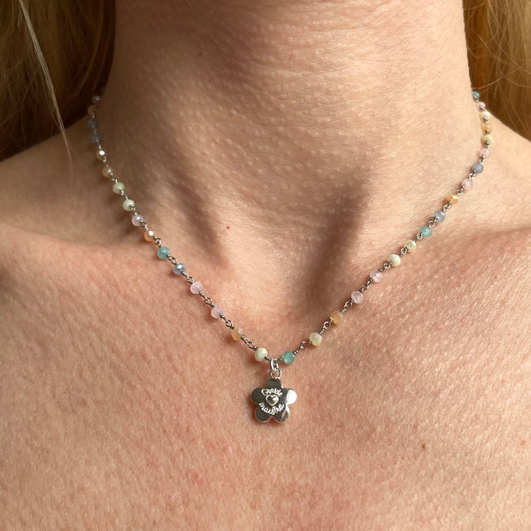 CL0175 Collana rosario colori pastello e ciondolo fiore pendente “grazie maestra”