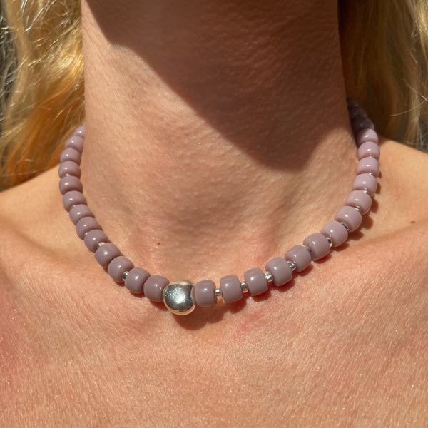 CL0180 Collana con cilindri in pasta di vetro e rondelle irregolari in argento (ciondoli se si vogliono da opzionare)