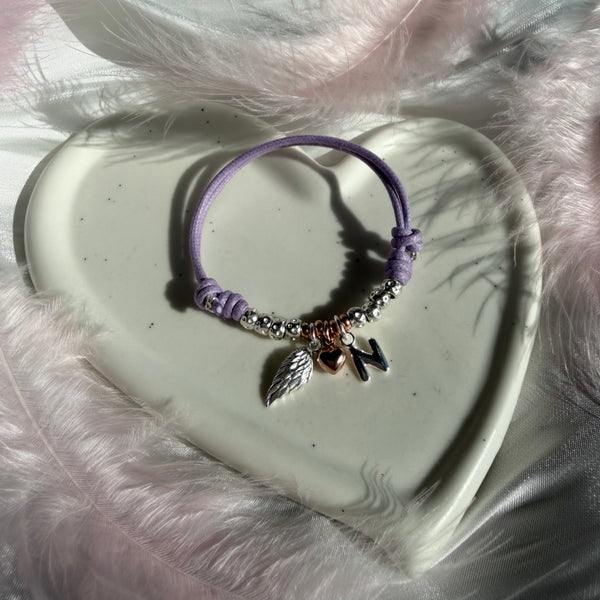 B0245 Bracciale madrina con cordino cerato, ala d’angelo, cuore e iniziale pendente