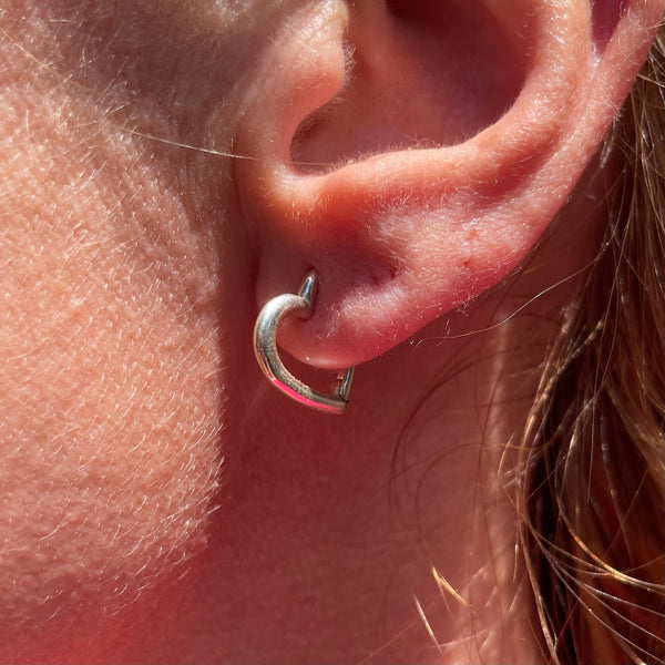 O014 Silver heart shaped ring earrings