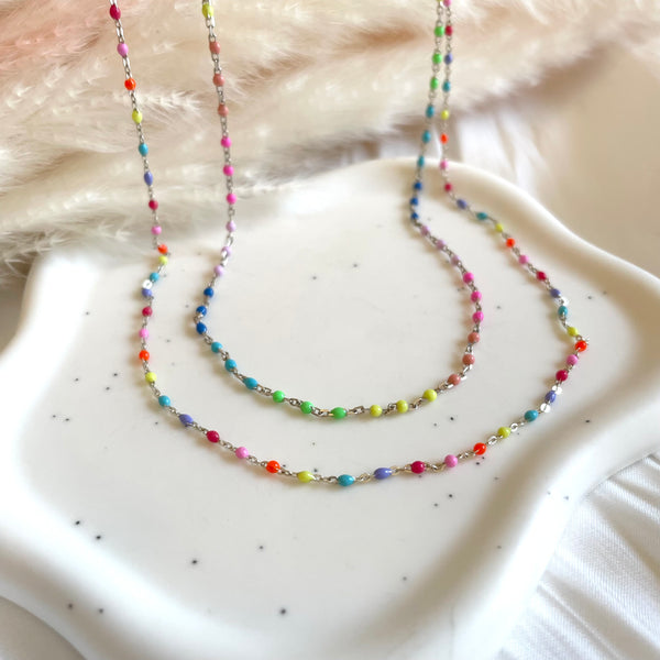 CL096 Collana argento con micro smaltini colorati in 2 varianti (e possibilità di scegliere dei ciondoli da inserire all’interno)