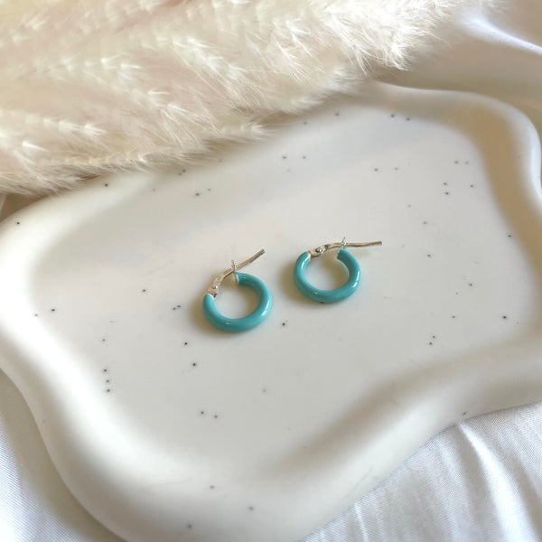O028 Coppia orecchini anelline smaltate tiffany