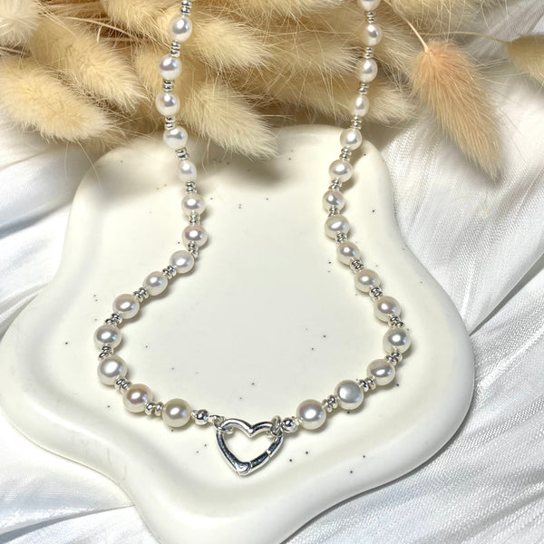 CL119 Collana in argento con perle di fiume a sassolino, rondelle argento e moschettone porta ciondoli a scelta