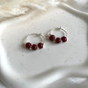 O0015 Orecchini ad anella in argento con cilindri piccoli marroni e rondelle irregolari