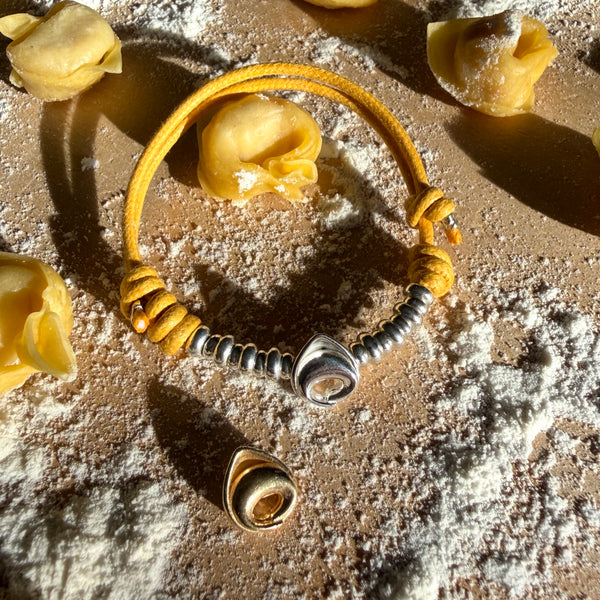 B0205 Bracciale con Cordino Cerato rondelle e passante Tortellino