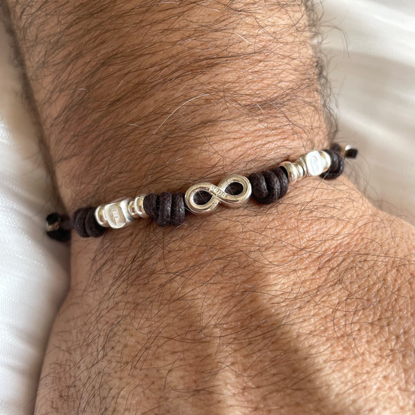 B0247 Bracciale in cordino cerato con simbolo infinto, iniziali e rondelle