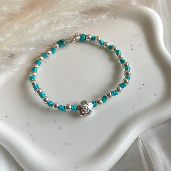 B0280 Bracciale con nodi, palline e fiore passante “grazie maestra”