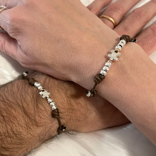 B0241 Bracciale in cordino cerato di coppia con puzzle e granelli