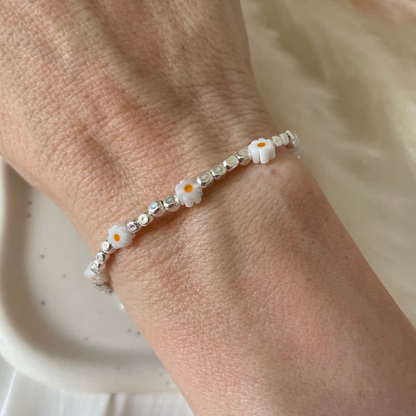 B0253 Bracciale con margherite e pepite martellate mini