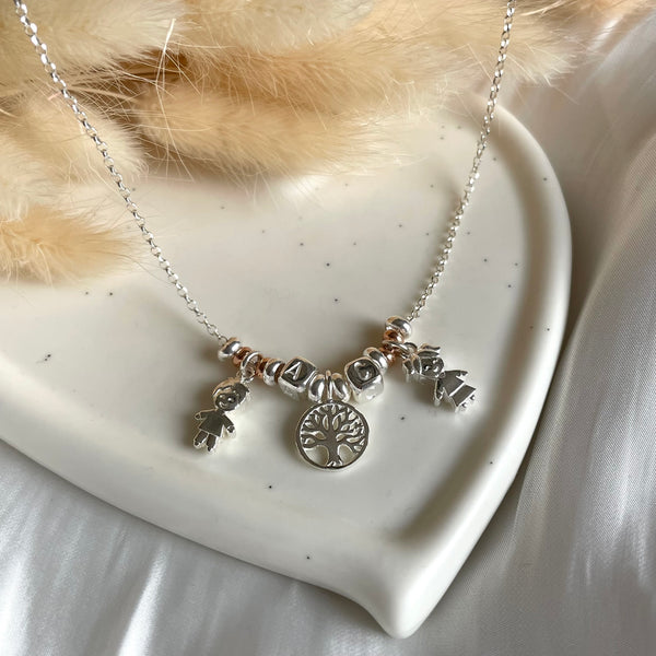 CL0144 Collana Family con ciondoli Family First, albero della vita e iniziali cubo