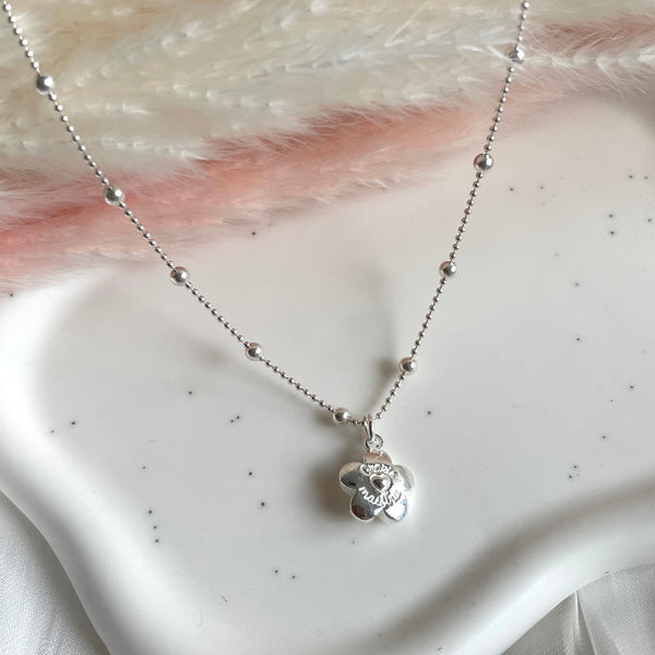 CL0176 Collana con fiore pendente “grazie maestra”