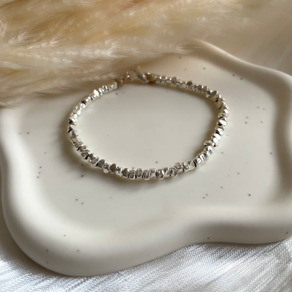 B0303 Bracciale con rondelle irregolari martellate piccole martellate