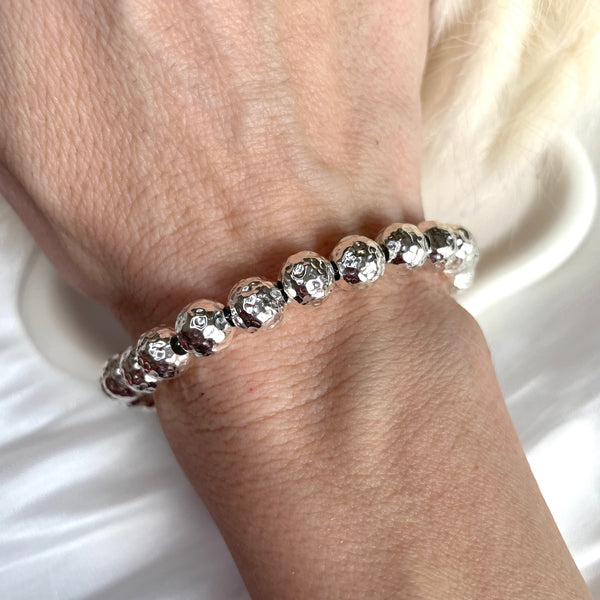 B049 Bracciale con palline grandi martellate