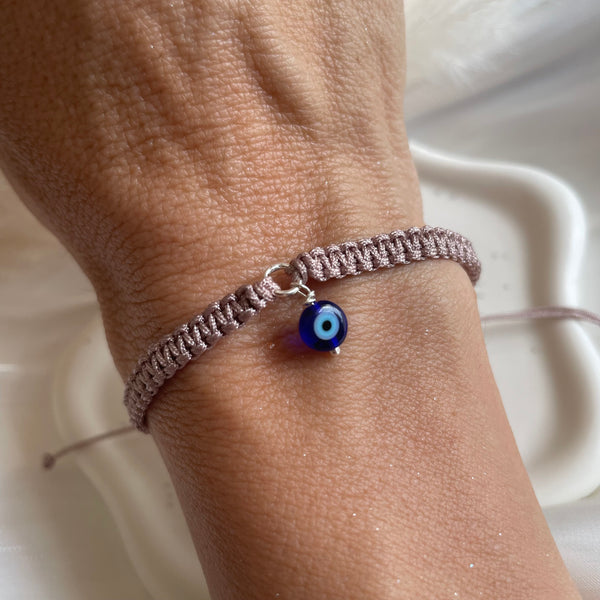 B0292 Bracciale regolabile in macramè e anellina al centro per inserire uno o più ciondoli a scelta