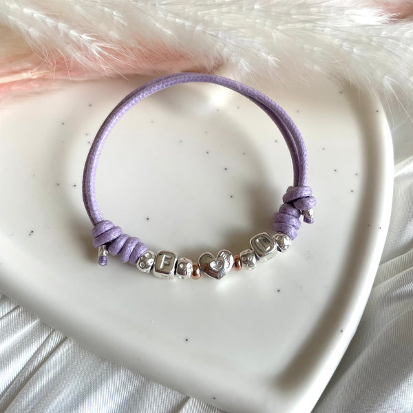 B0263 Bracciale festa della mamma in cordino cerato, granelli, cuore e iniziali