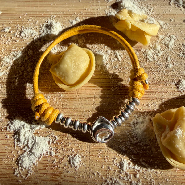 B0205 Bracciale con Cordino Cerato rondelle e passante Tortellino