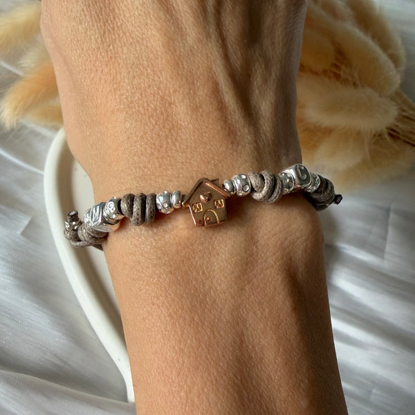 B0196 Bracciale con Cordino Cerato e casina family passante e iniziale/i cubo