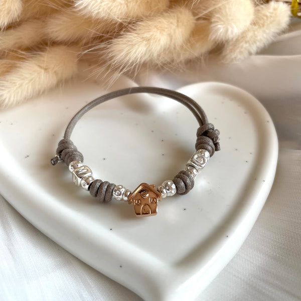 B0196 Bracciale con Cordino Cerato e casina family passante e iniziale/i cubo