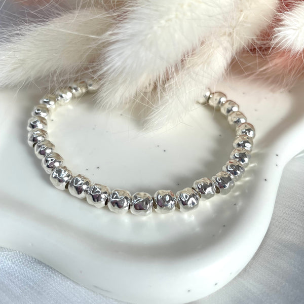 B052 Bracciale con palline martellate grandi