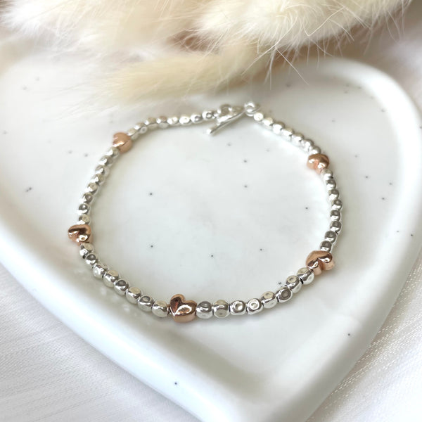 B123 Bracciale pepite mini con cuori passanti rosati