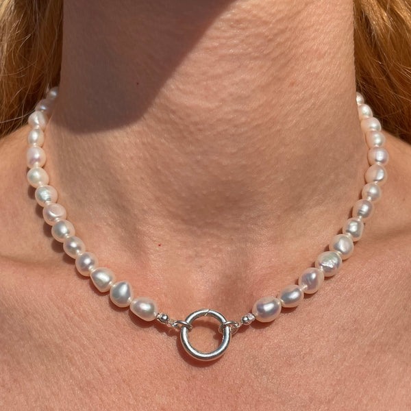 CL116 Collana in argento con perle di fiume con moschettone porta ciondoli a scelta