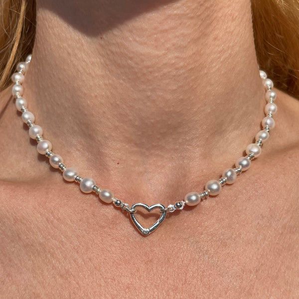 CL119 Collana in argento con perle di fiume a sassolino, rondelle argento e moschettone porta ciondoli a scelta