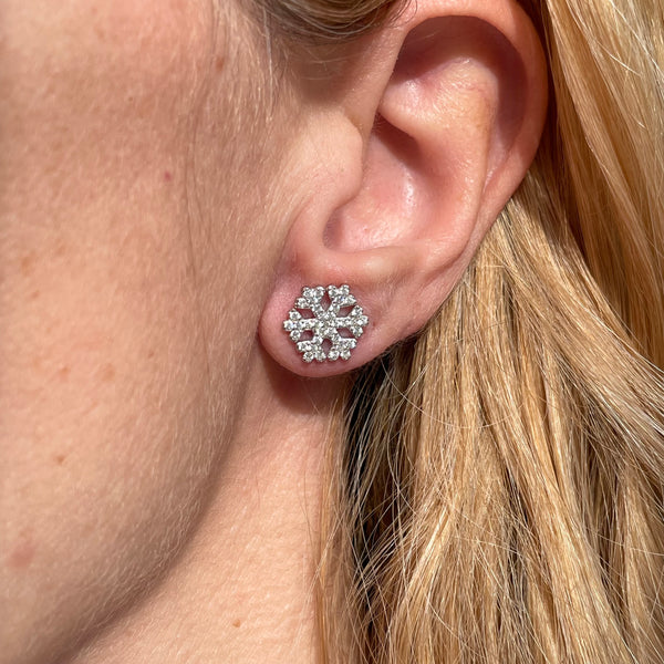 O0012 Orecchini a lobo con fiocco di neve zirconato