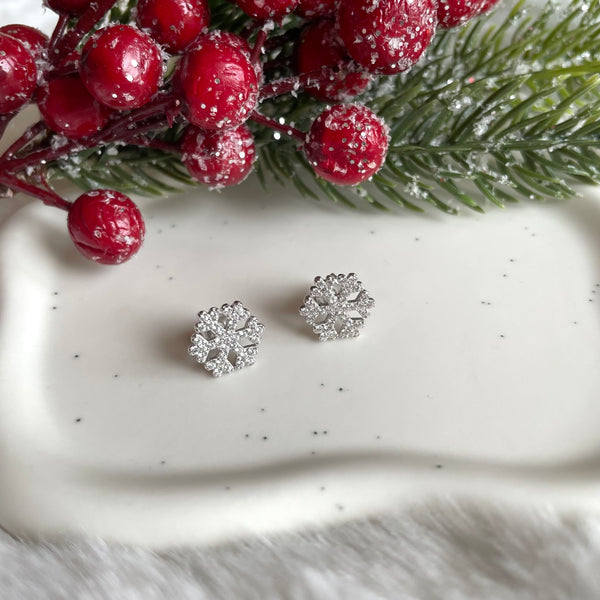 O0012 Orecchini a lobo con fiocco di neve zirconato